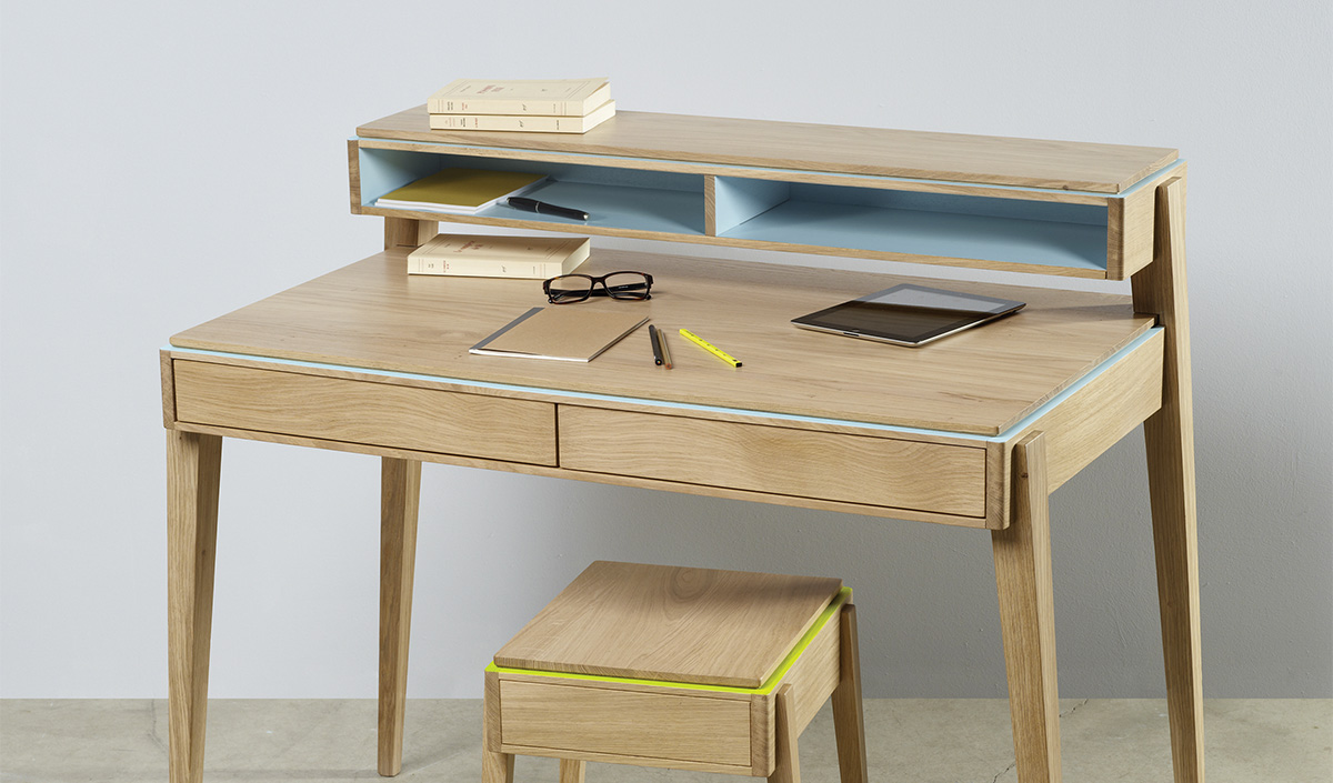Choisir un bureau en bois avec des rangement intégrés