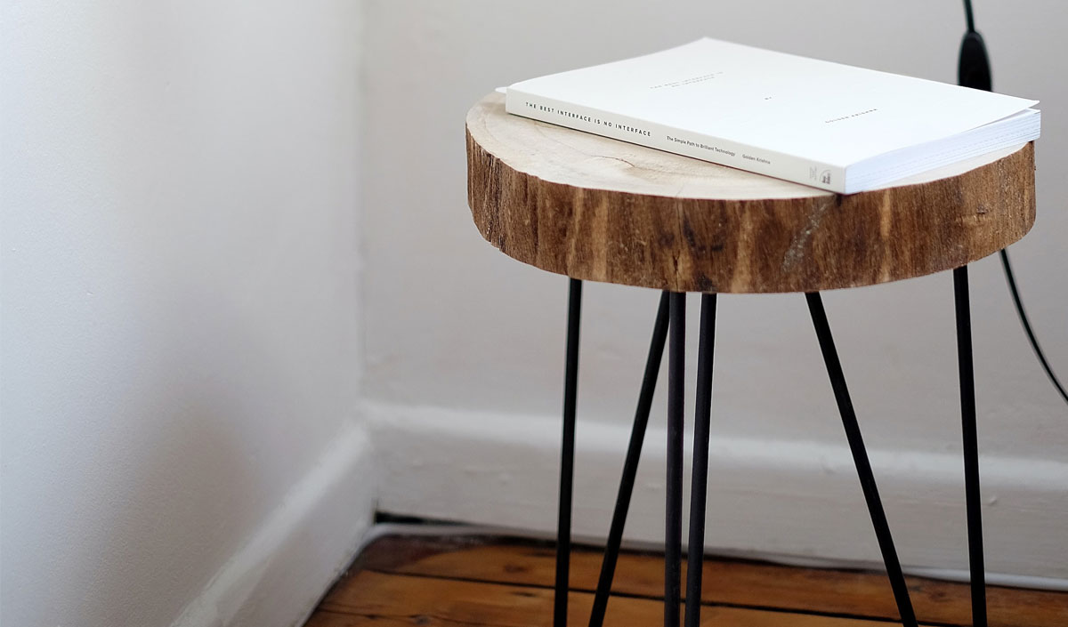 Utiliser le tabouret comme table de nuit