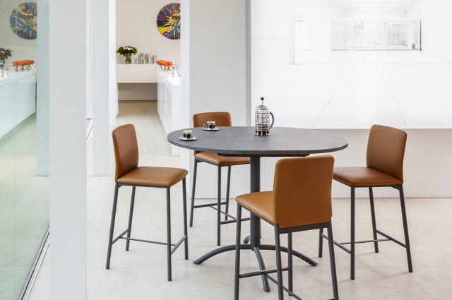 Comment recouvrir un tabouret de bar ?
