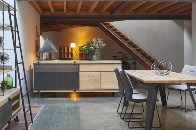 Quelles chaises accorder avec une table industrielle ?