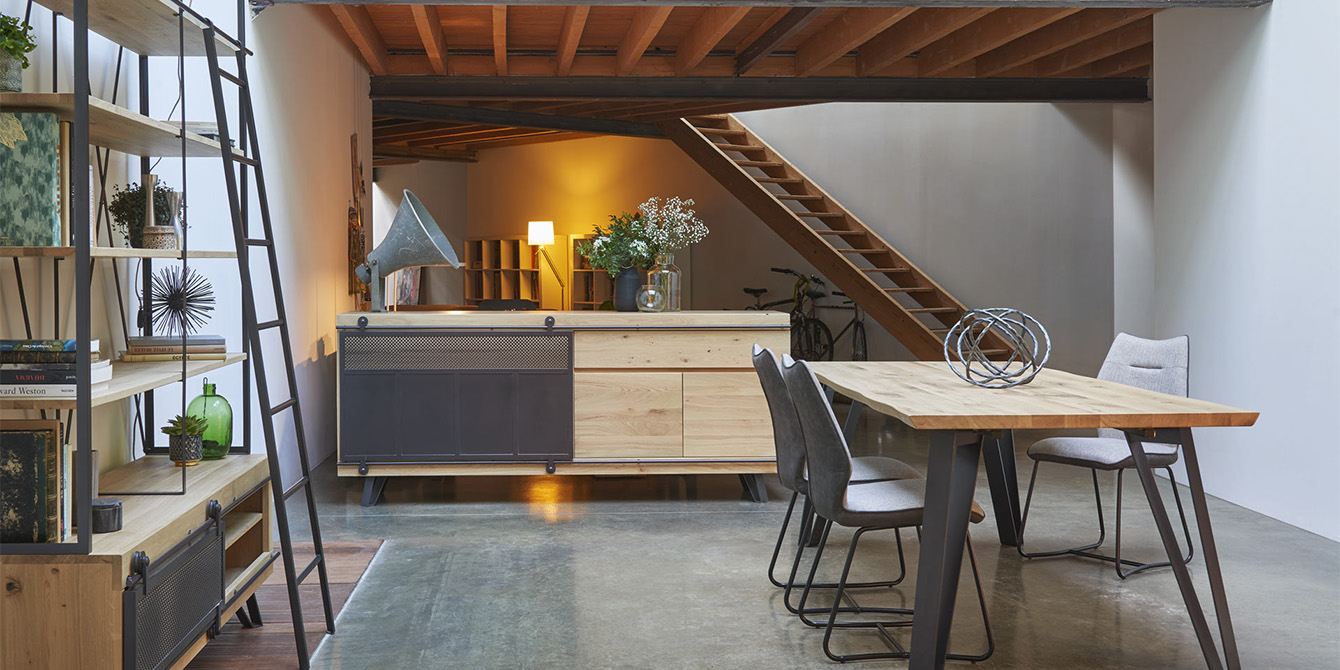 Quelles chaises accorder avec une table industrielle ?