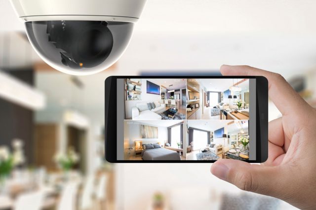 Maison en travaux : pourquoi sécuriser votre logement avec une caméra de surveillance ?