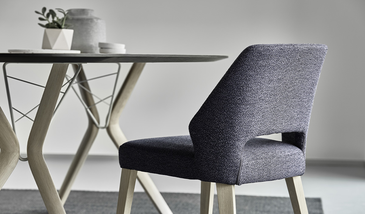 Chaise ajourée confortable de designer belge