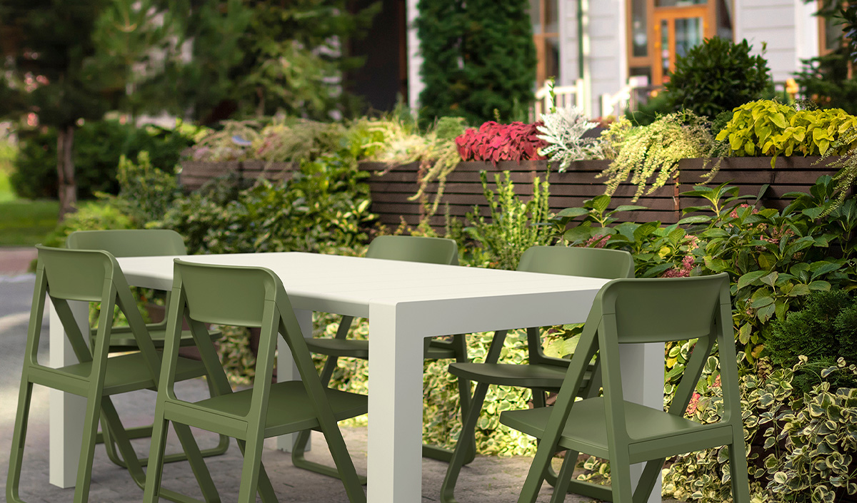 Grande housse de protection transparente pour tables et chaises  extérieures. Un bon mobilier de jardin est un mobilier bien protégé.  #outdoor
