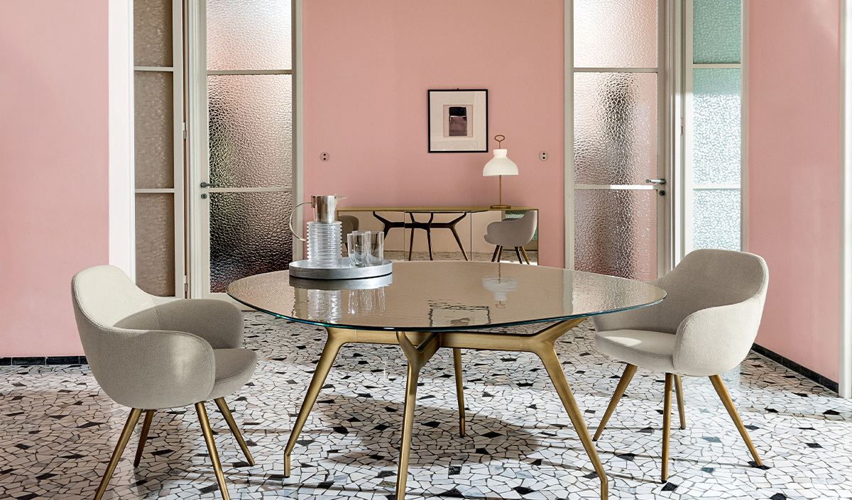 Table design carrée à bord arrondis en verre made in Italie