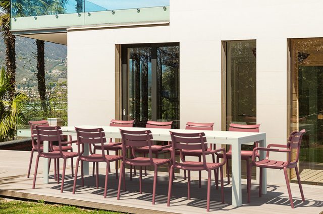 Quel salon de jardin peut rester dehors toute l’année ?