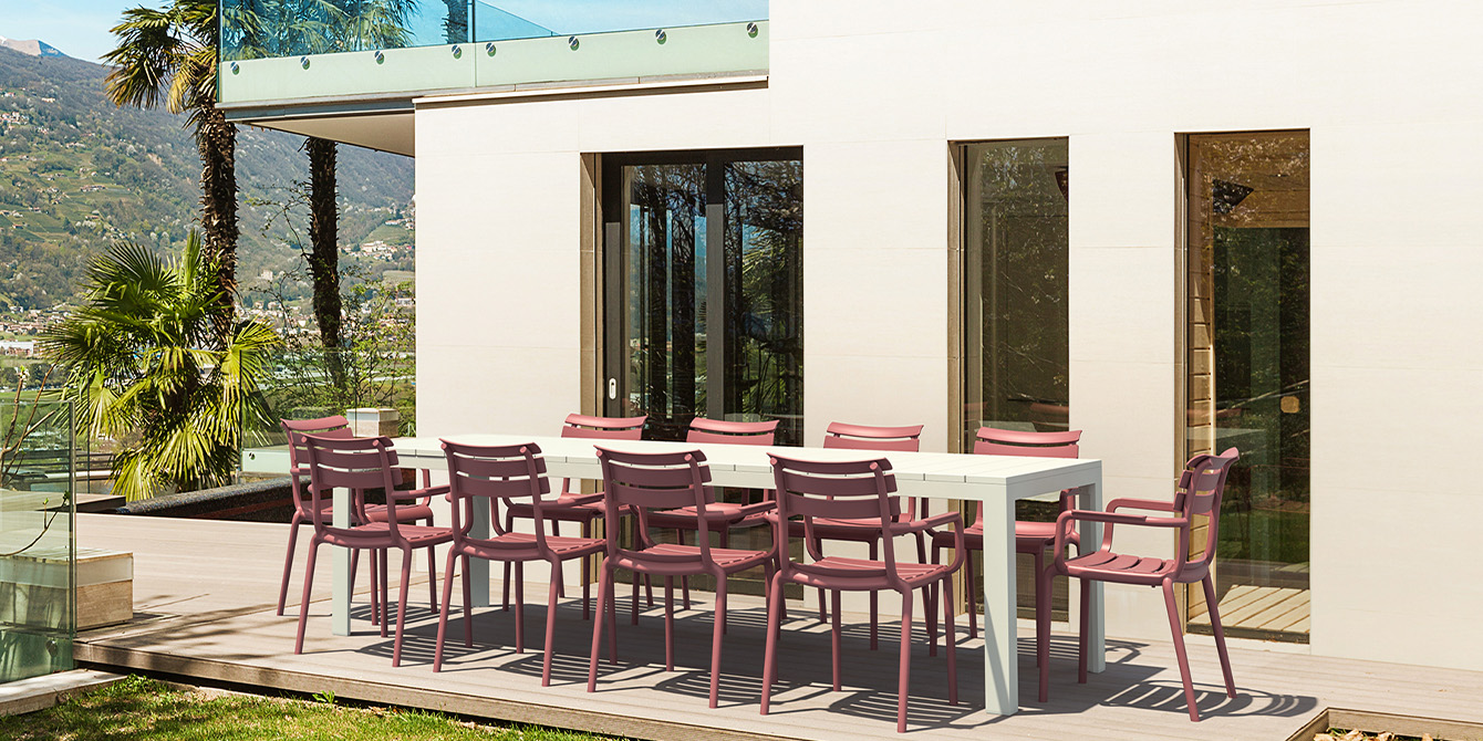 Quel salon de jardin peut rester dehors toute l’année ?
