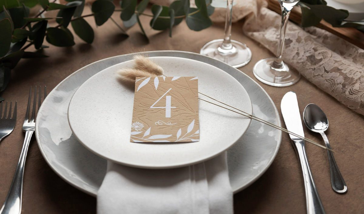 Vaisselle en grès pour table de mariage rustique 