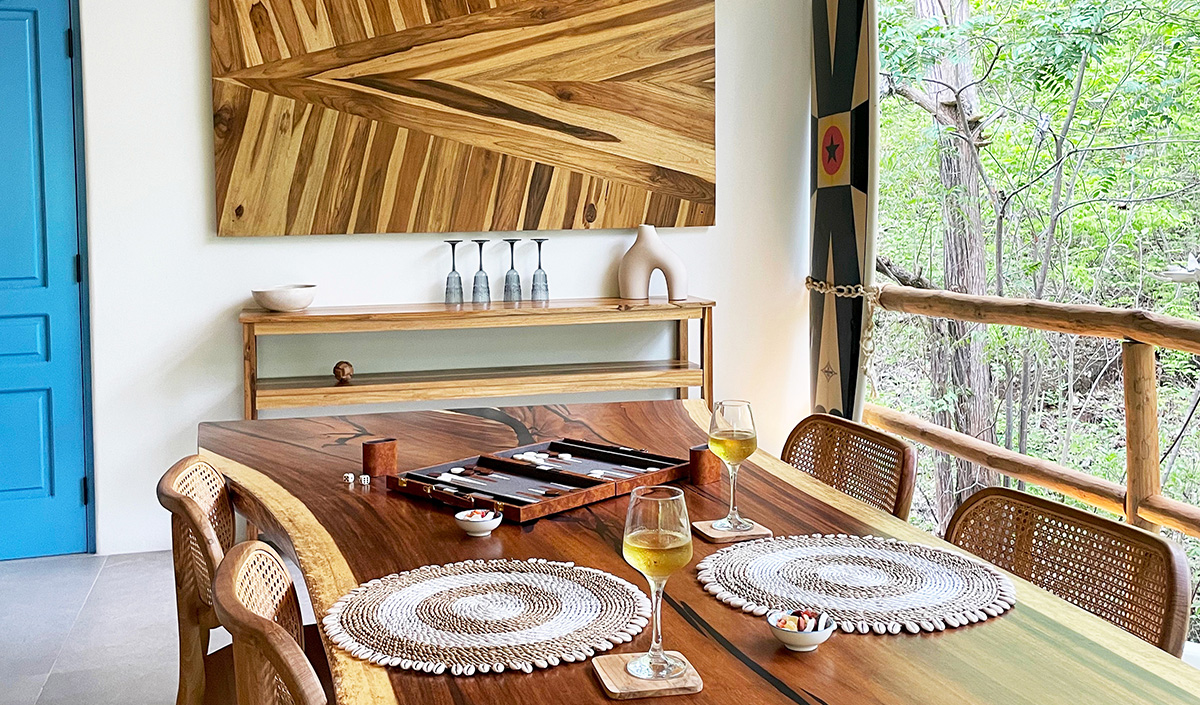 Table en bois brut de Guacanaste du Costa Rica