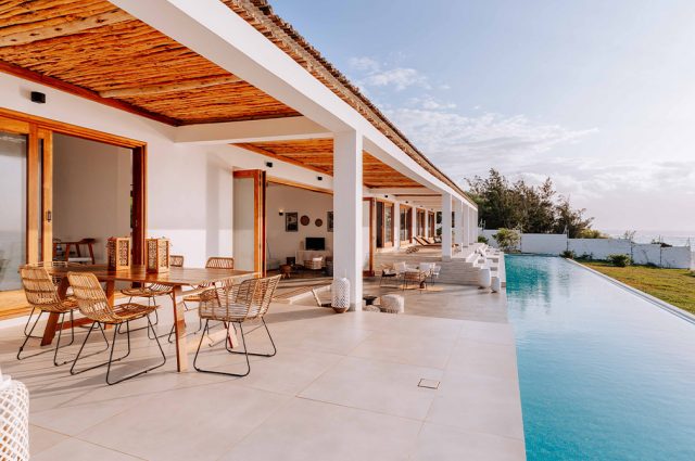 Visite déco : découverte d’une magnifique maison au bord de l’eau à Zanzibar