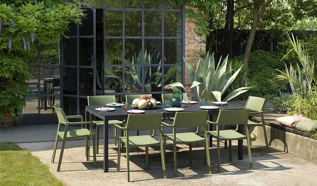 Opter pour une chaise de jardin verte pour une décoration naturelle 