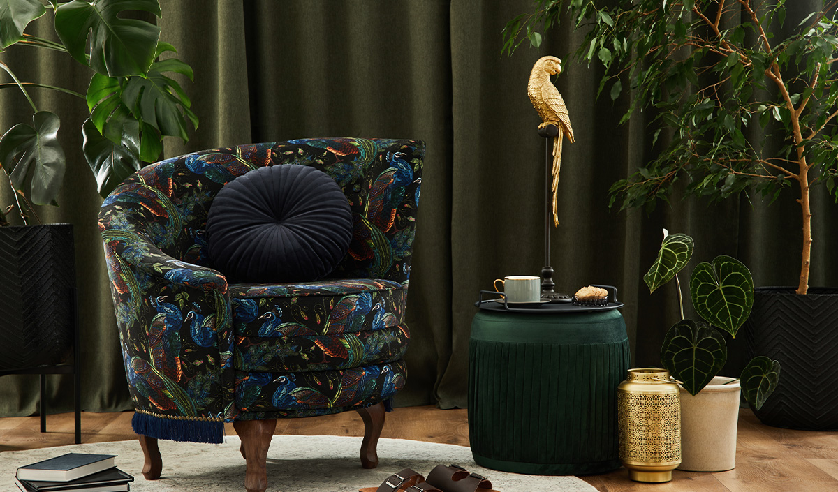 Fauteuil art déco imprimé perroquet et jungle tropicale 