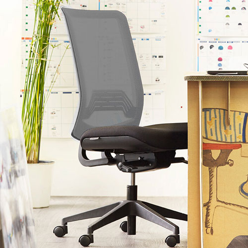 Chaise de bureau en cuir ou en tissu : laquelle choisir ? 4 Pieds déco