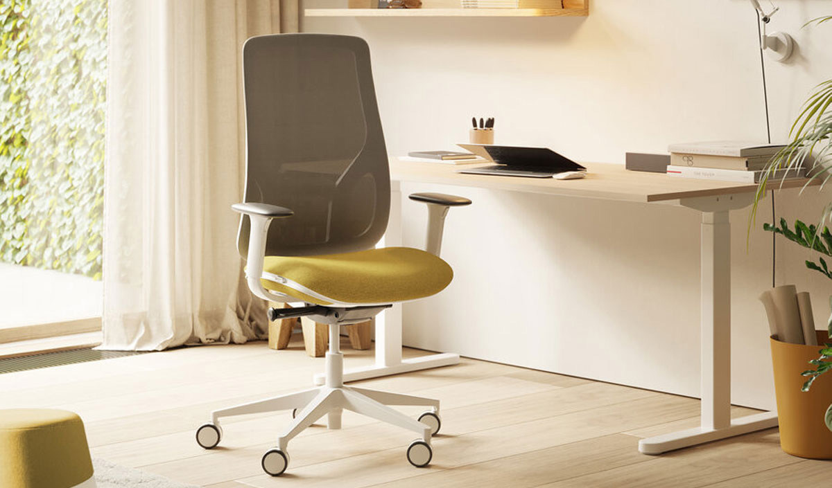 Comment choisir entre une chaise de bureau en tissu ou en cuir 