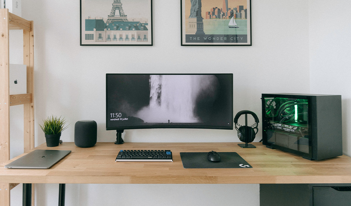 Bureau en bois pour aménager et décorer un espace gaming