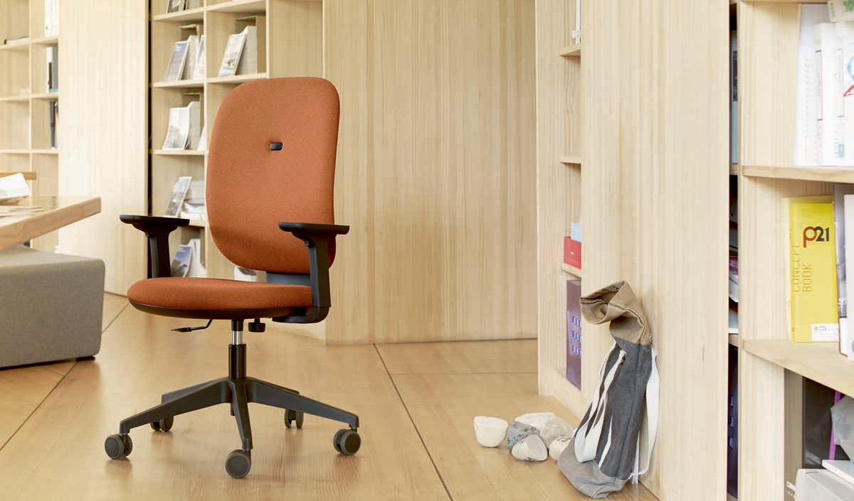 Chaise de bureau en tissu sur roulettes