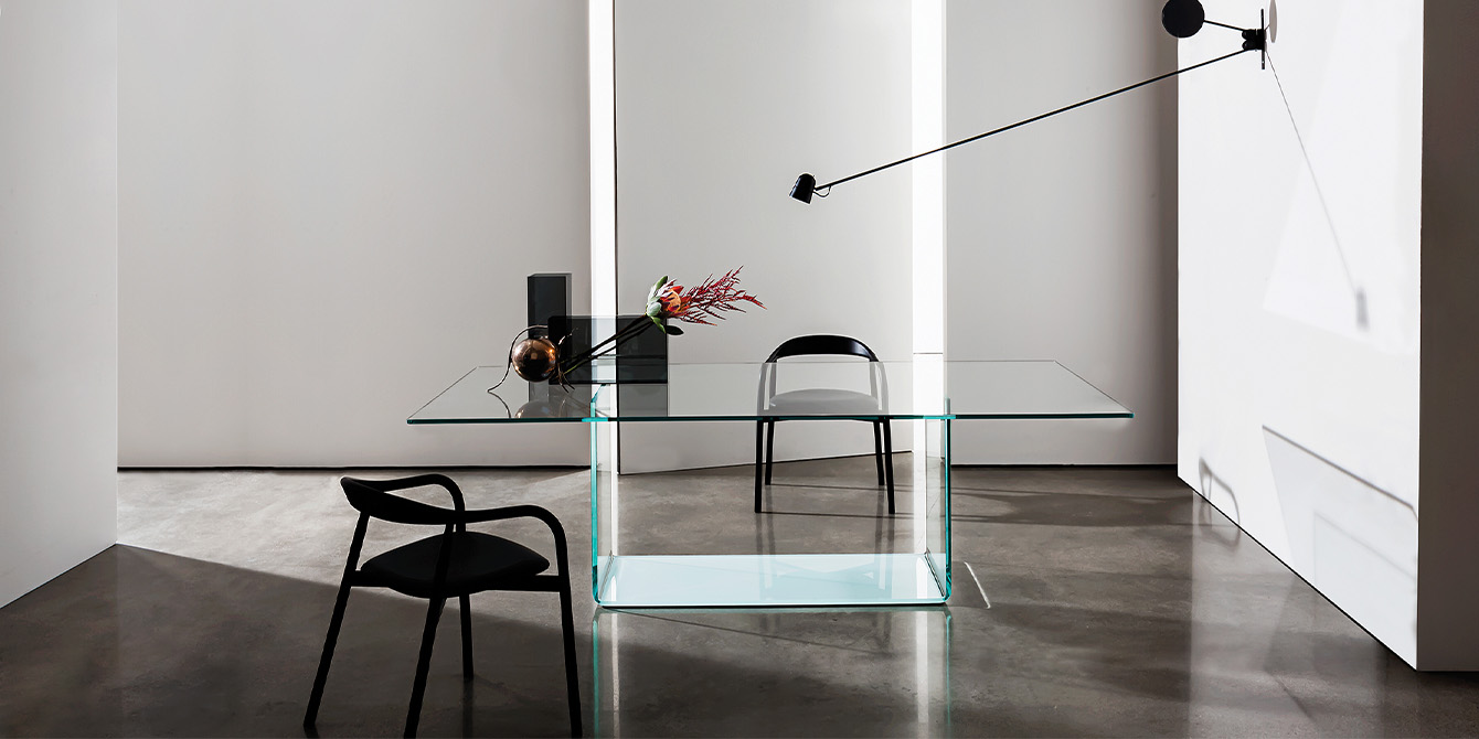 Quelles chaises mettre avec une table en verre ?