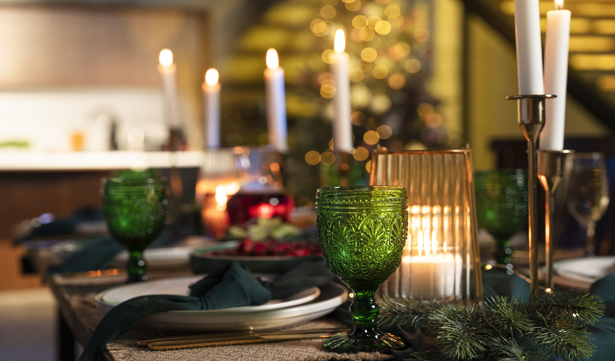 Des bougies pour une décoration de Noël chaleureuse