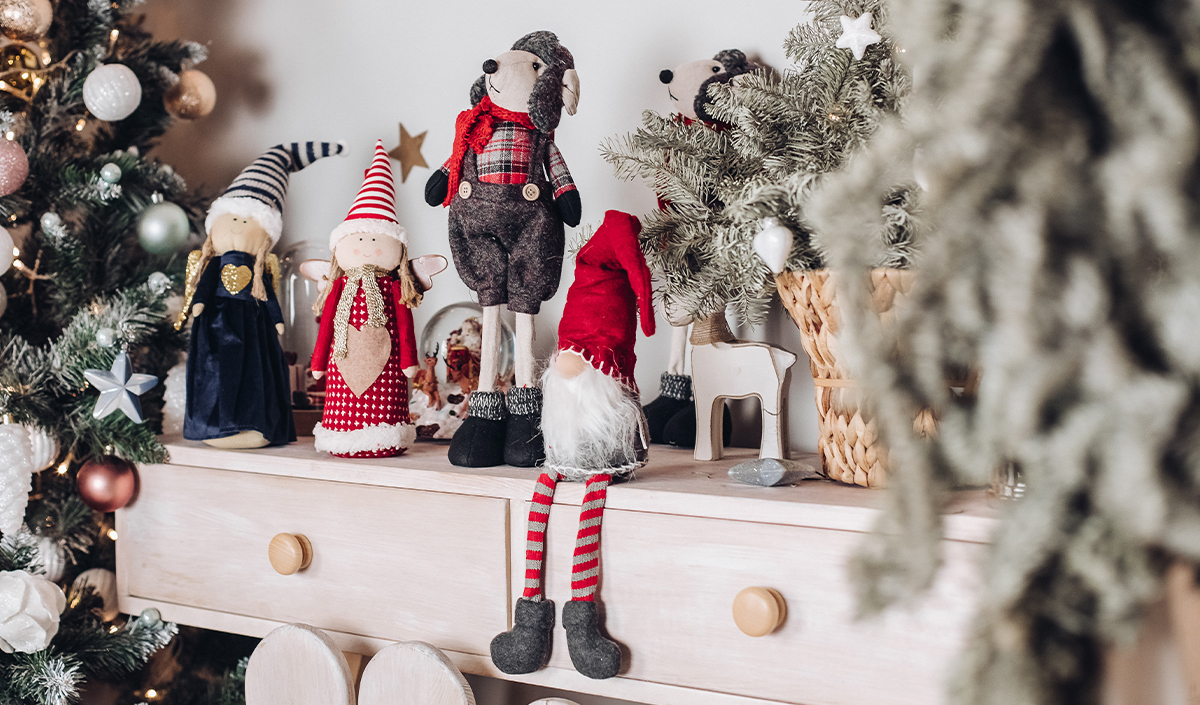 Décoration de la console avec des peluches de Noël