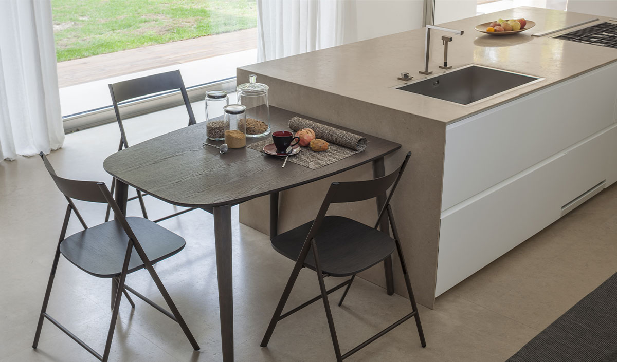 table demi-oblogue pour petite cuisine 