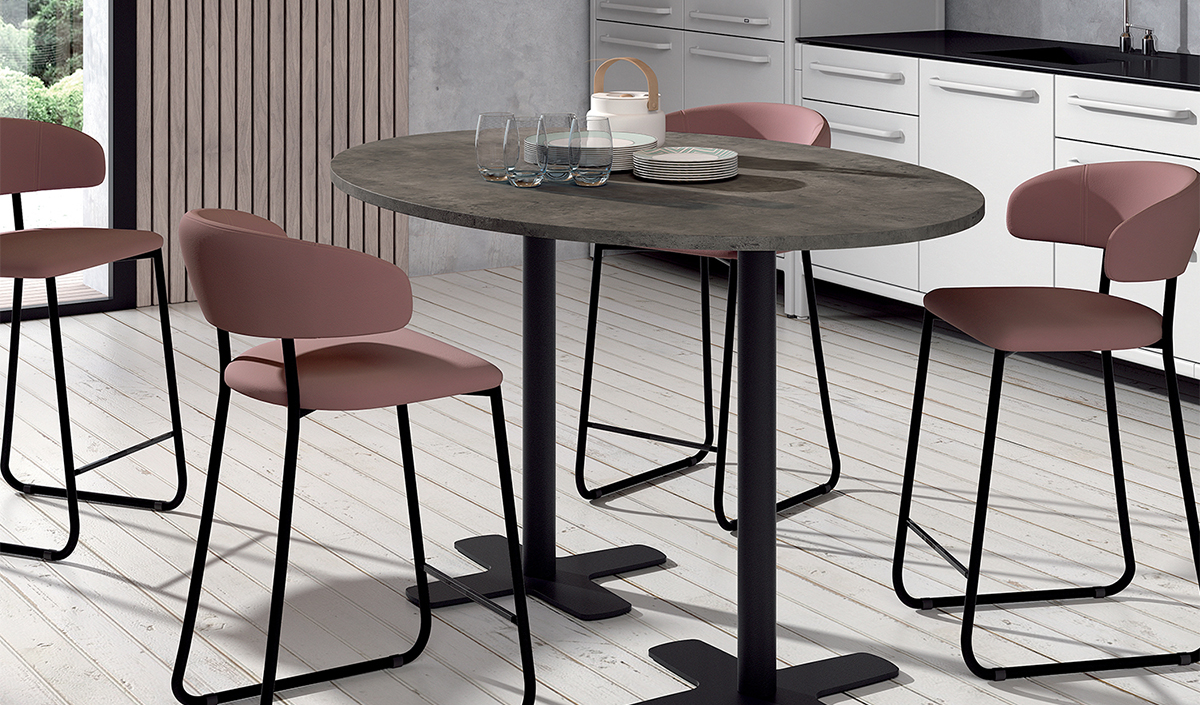 Table haute ovale pour la cuisine