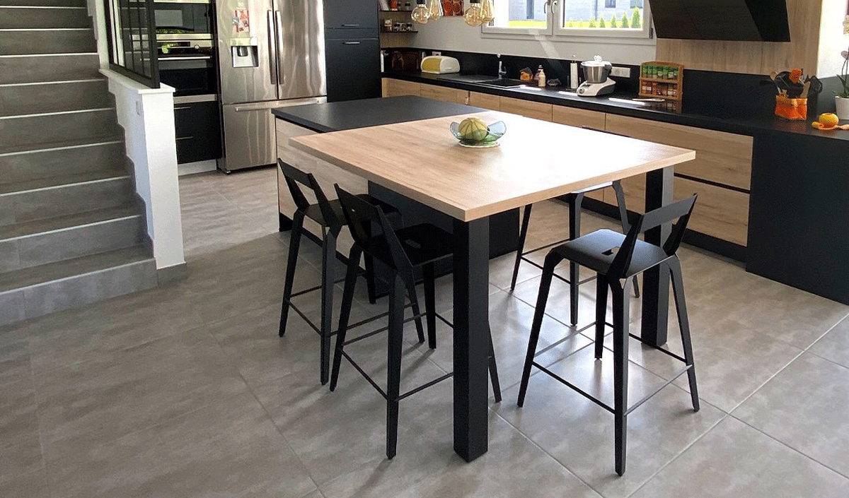 La hauteur de table à prévoir pour installer les sièges