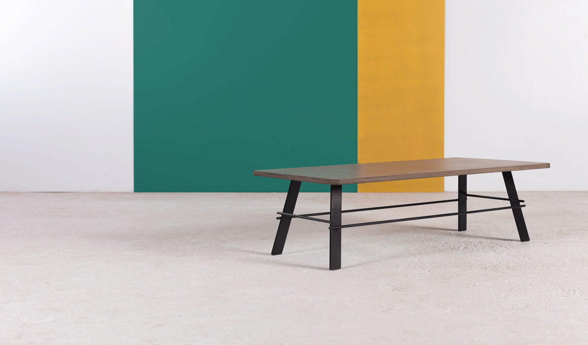 Accompagner avec goût votre canapé grâce à une table basse au design industriel