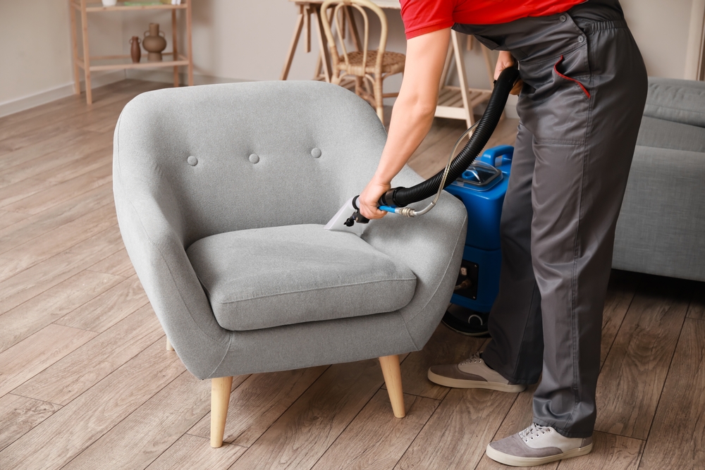 Comment nettoyer un fauteuil en tissu non déhoussable ? 4 Pieds déco