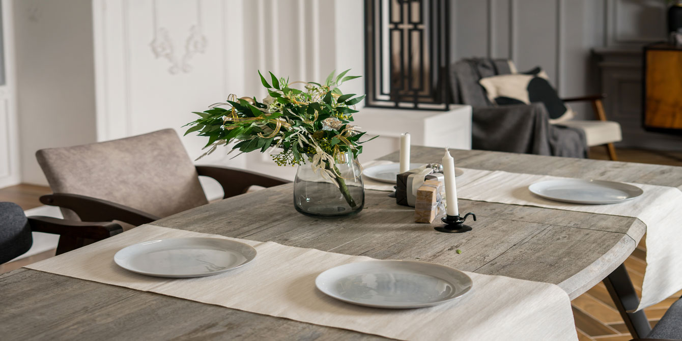 Repeindre une table en bois en gris : les étapes et conseils à suivre