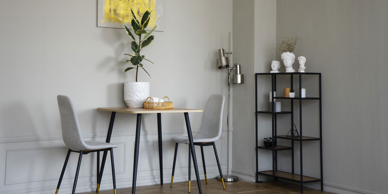 Notre guide complet sur les différentes tailles de chaises, tous types d’espaces confondus