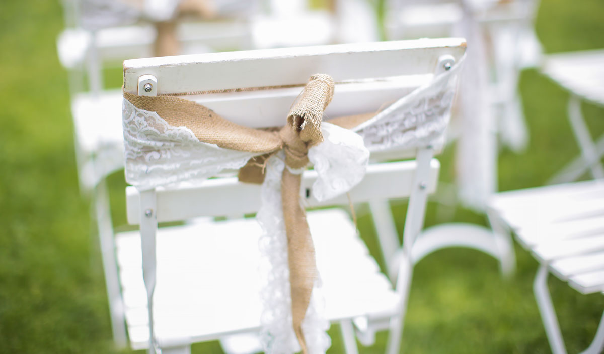 Choisir des chaises de mariage avec des broderies