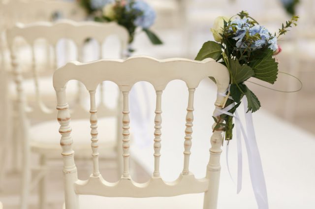 Comment décorer les chaises pour un mariage ?