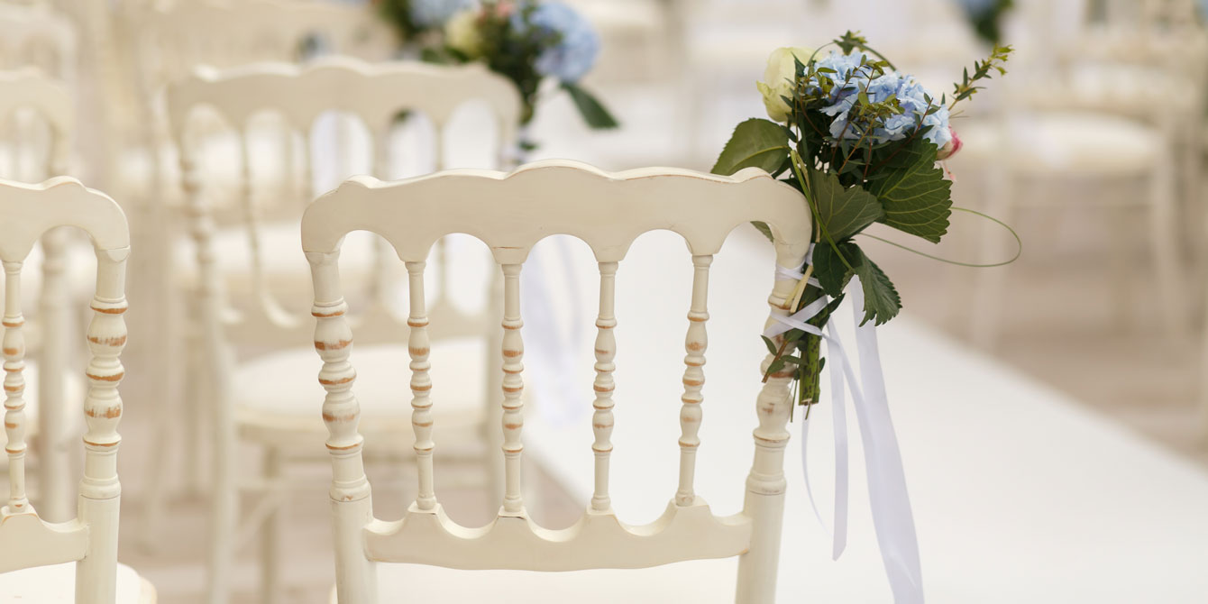 Comment décorer les chaises pour un mariage ?