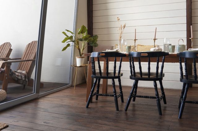 Quelle chaise choisir avec une table en merisier ?