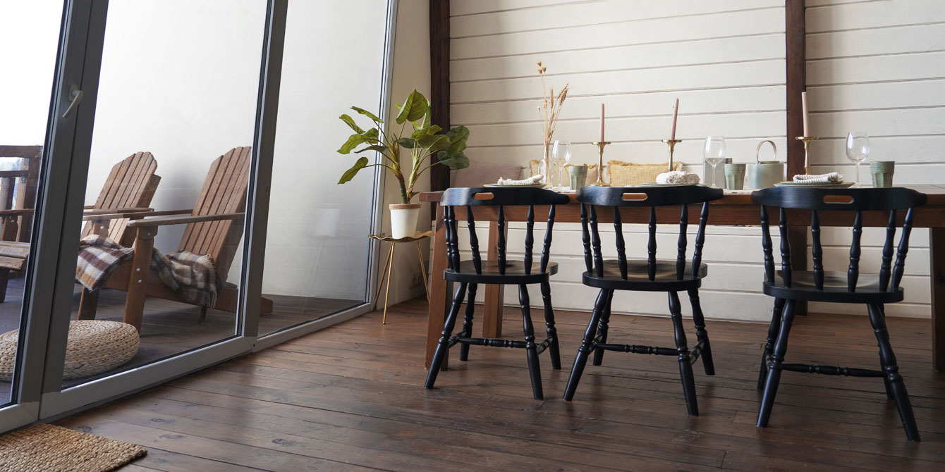 Quelle chaise choisir avec une table en merisier ?