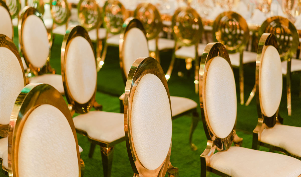 La chaise médaillon : l'élégance intemporelle pour un mariage mémorable
