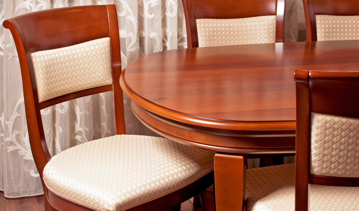 L'art d'allier ses chaises et sa table en merisier dans son intérieur