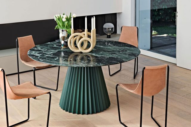 Comment disposer les chaises autour d’une table ?
