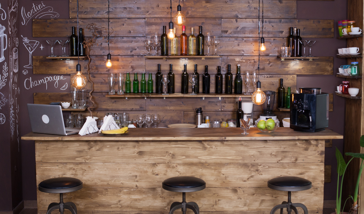 Quels accessoires choisir pour équiper un espace bar ?