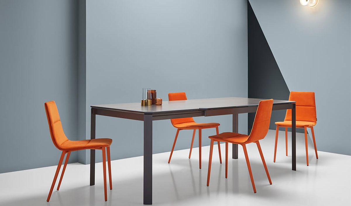 Ensemble salle à manger table et chaises de Mobliberica