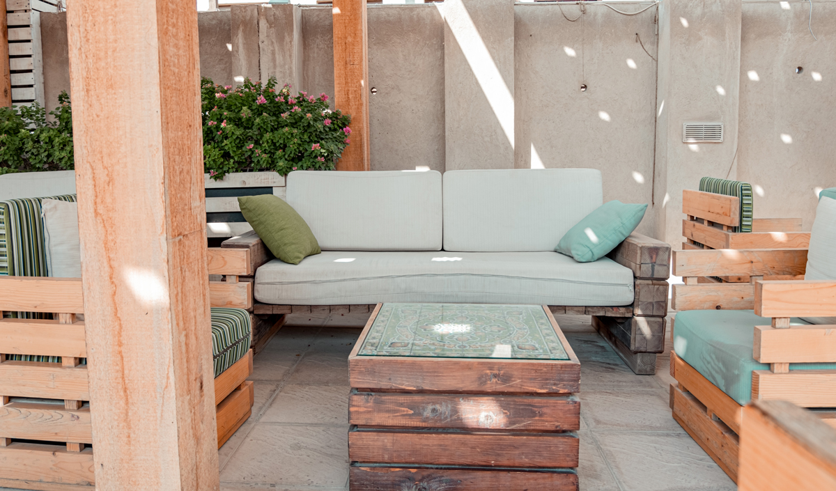 Créer son salon de jardin avec des palettes