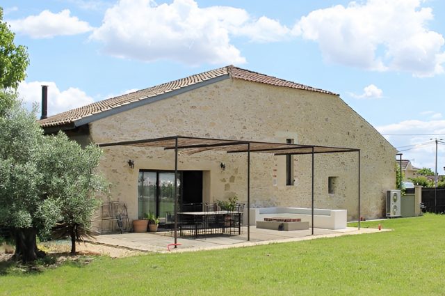 Rénovation d’une grange en maison : un avant/après éblouissant