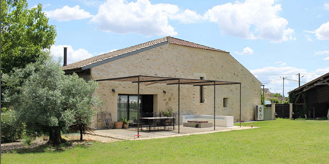 Rénovation d’une grange en maison : un avant/après éblouissant