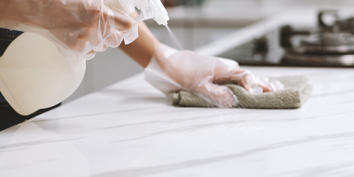 Comment nettoyer une table en marbre ?
