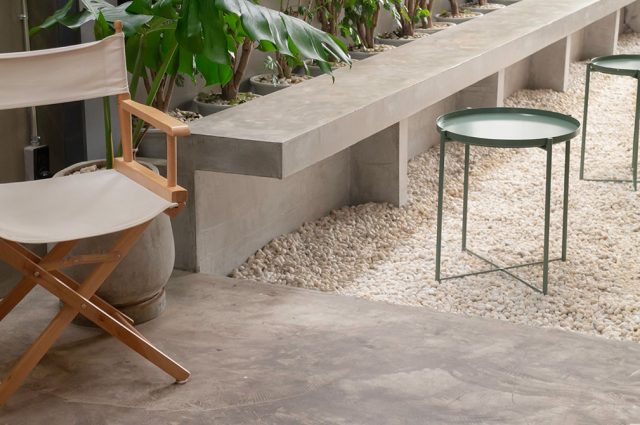 Créer une terrasse extérieure en béton ciré : mode d’emploi !
