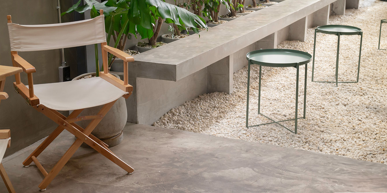 Créer une terrasse extérieure en béton ciré : mode d’emploi !