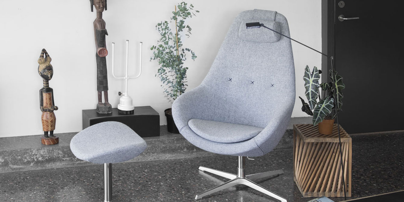 Fauteuil de lecture design avec repose-pieds