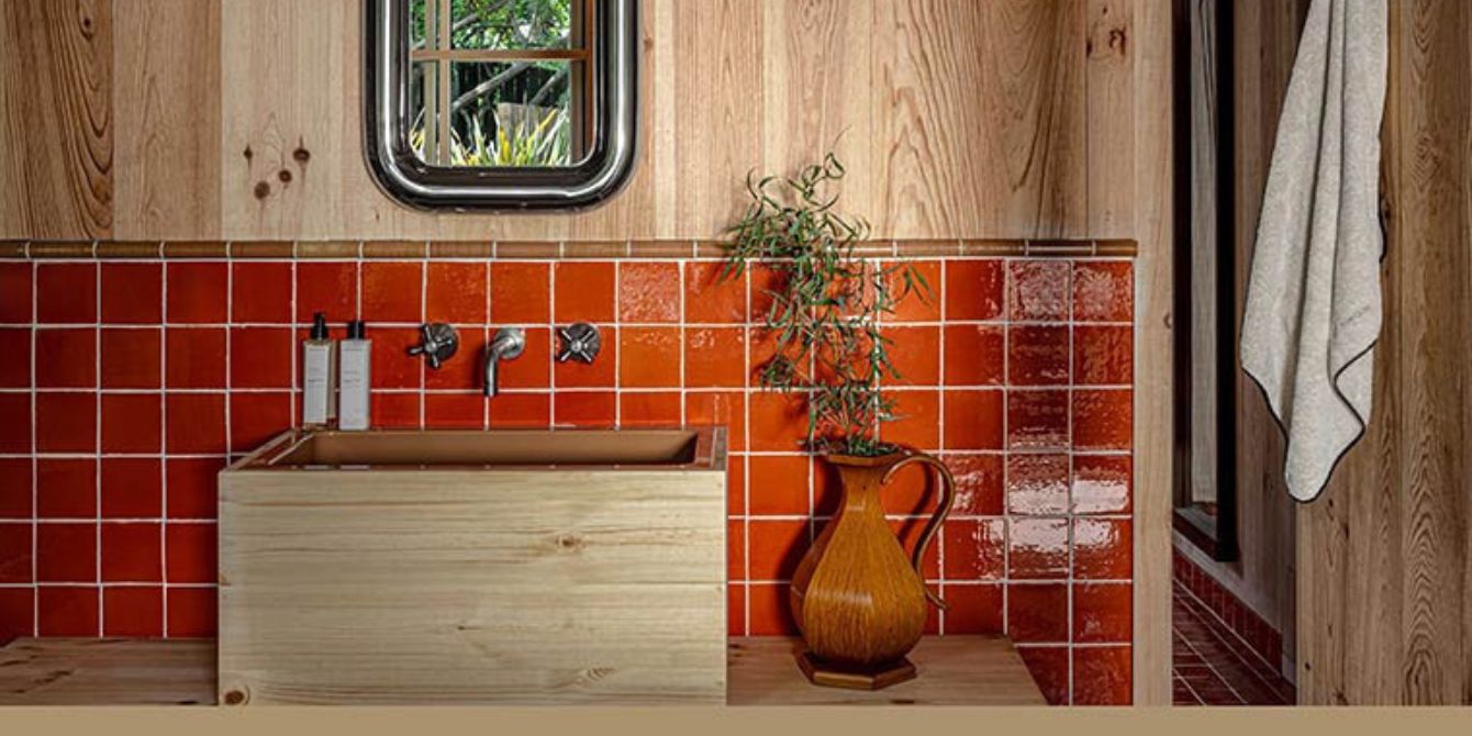 Faience en terre cuite terracotta dans salle de bain