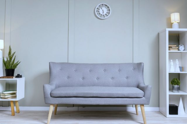 Comment décorer un grand mur de salon ?