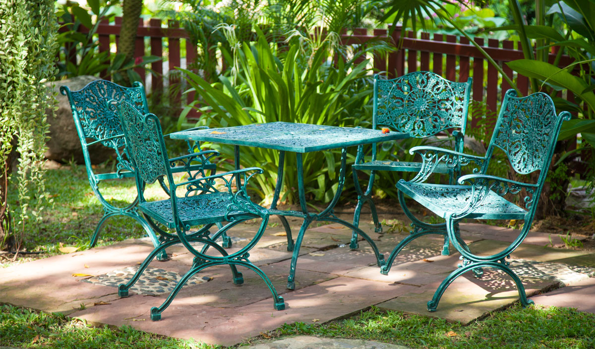 Choisir une couleur adaptée à votre salon de jardin en fer